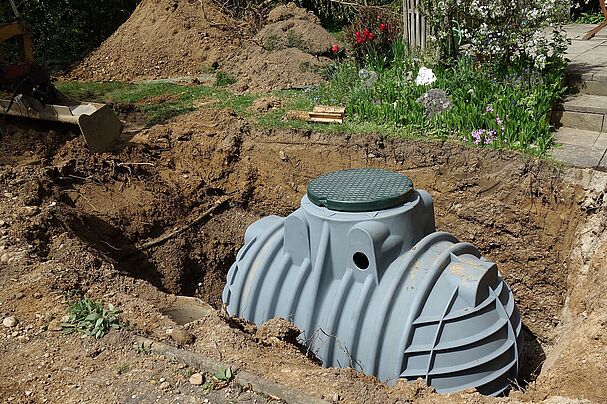 Einbau eines Wassertanks - Foto: Andreas Zahn